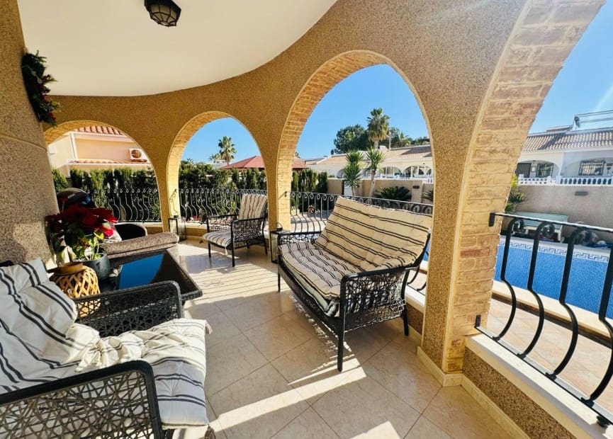 3 slaapkamer Villa te koop in Benijofar met zwembad - € 350.000 (Ref: 8813490)