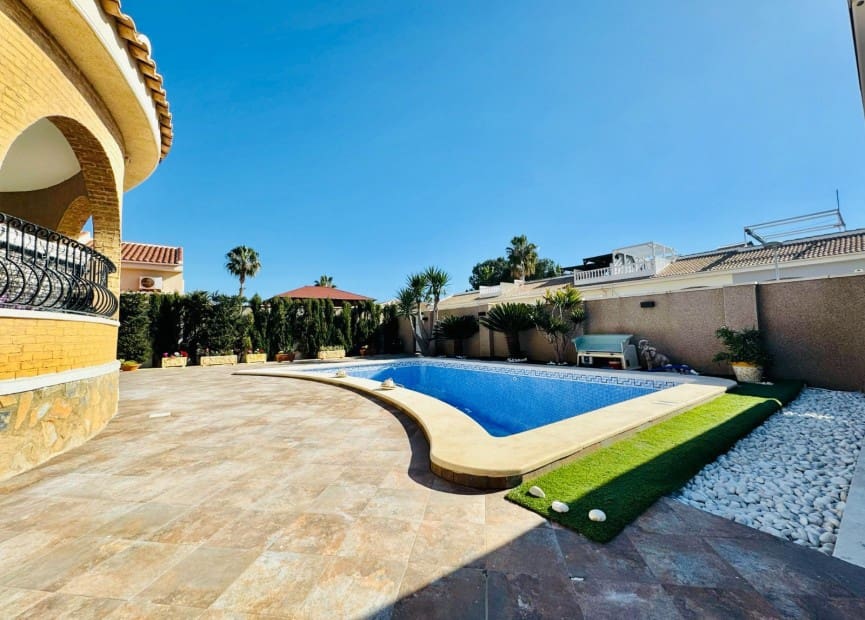 3 slaapkamer Villa te koop in Benijofar met zwembad - € 350.000 (Ref: 8813490)