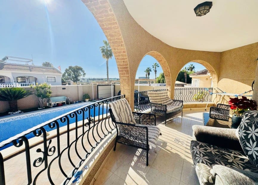 3 slaapkamer Villa te koop in Benijofar met zwembad - € 350.000 (Ref: 8813490)