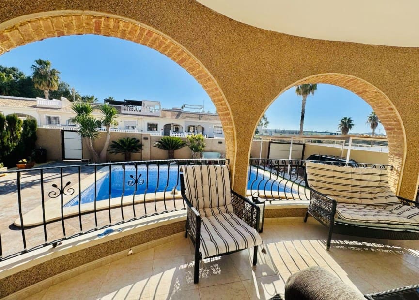 3 slaapkamer Villa te koop in Benijofar met zwembad - € 350.000 (Ref: 8813490)