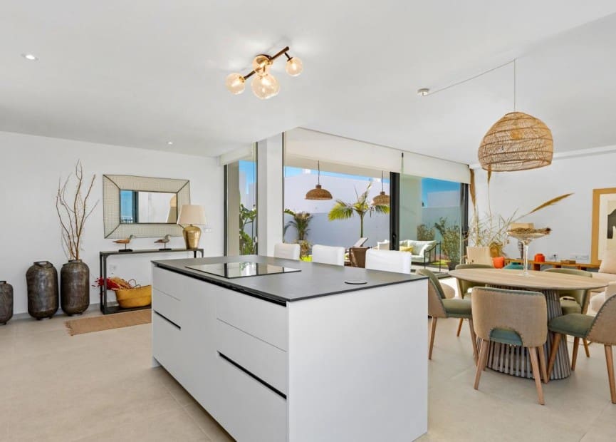 3 slaapkamer Villa te koop in Mar de Cristal met zwembad - € 549.000 (Ref: 8823531)