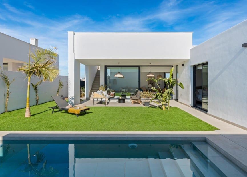 3 slaapkamer Villa te koop in Mar de Cristal met zwembad - € 549.000 (Ref: 8823531)