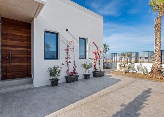 3 soveværelse Villa til salg i Mar de Cristal, Cartagena med swimmingpool - € 549.000 (Ref: 8823531)