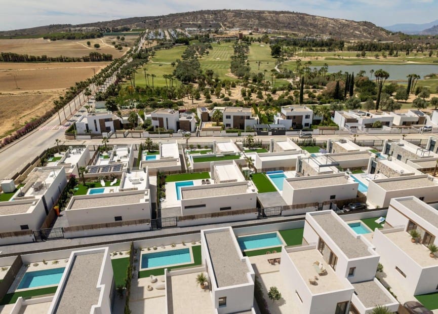 3 soveværelse Villa til salg i Algorfa med swimmingpool - € 535.000 (Ref: 8824240)