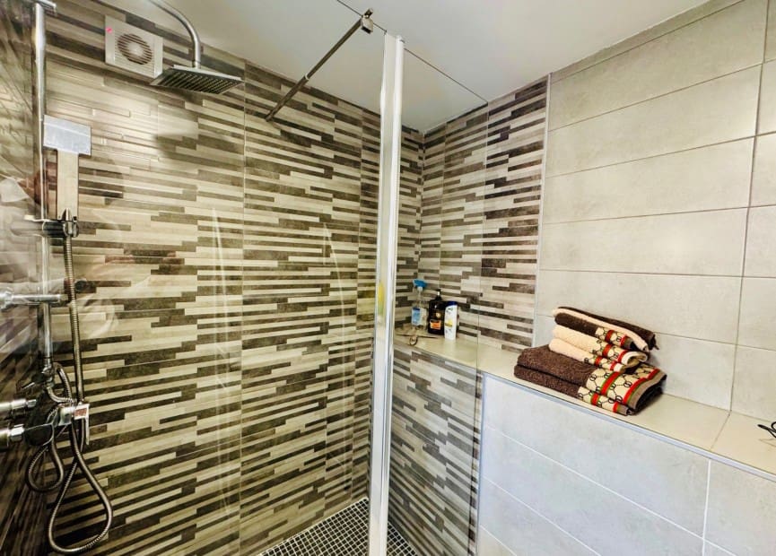 6 bedroom Villa for sale in Ciudad Quesada with pool - € 625,000 (Ref: 8828128)