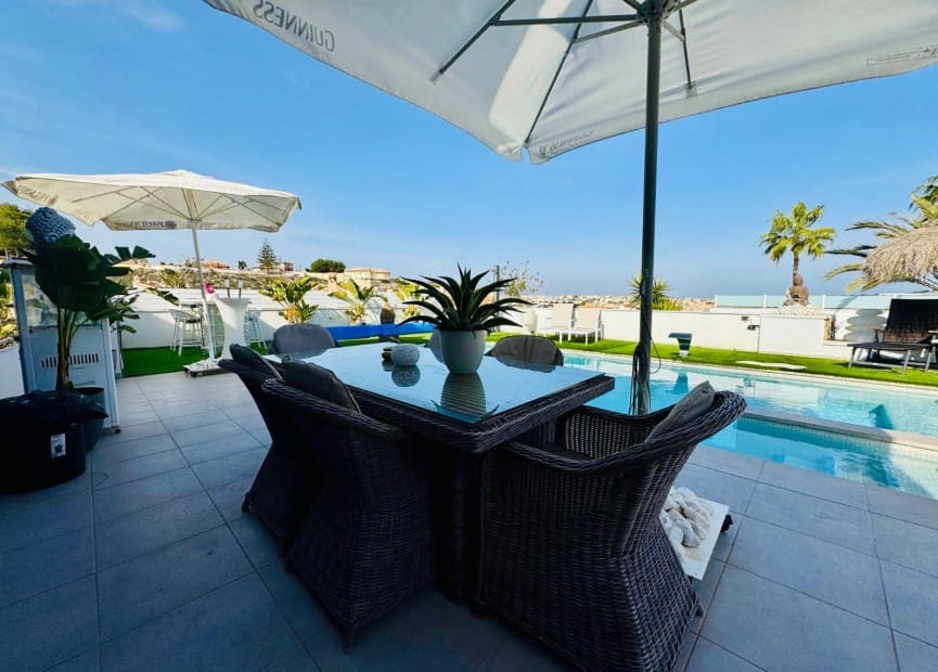 6 bedroom Villa for sale in Ciudad Quesada with pool - € 625,000 (Ref: 8828128)