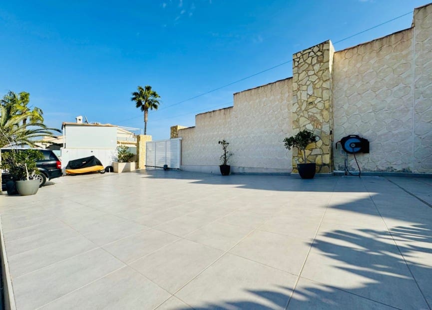 6 bedroom Villa for sale in Ciudad Quesada with pool - € 625,000 (Ref: 8828128)