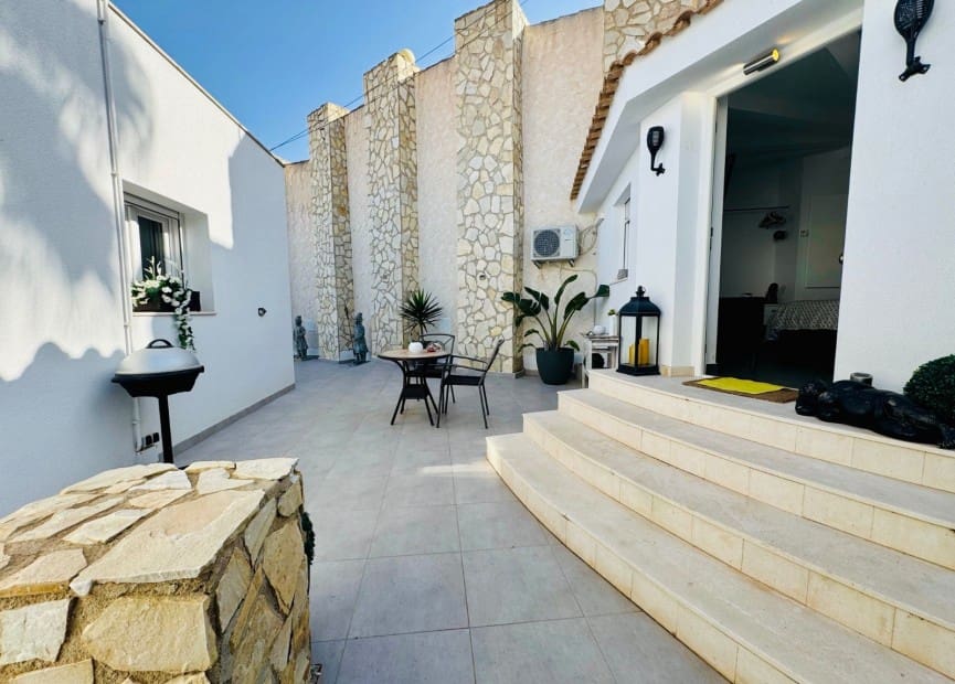 6 bedroom Villa for sale in Ciudad Quesada with pool - € 625,000 (Ref: 8828128)
