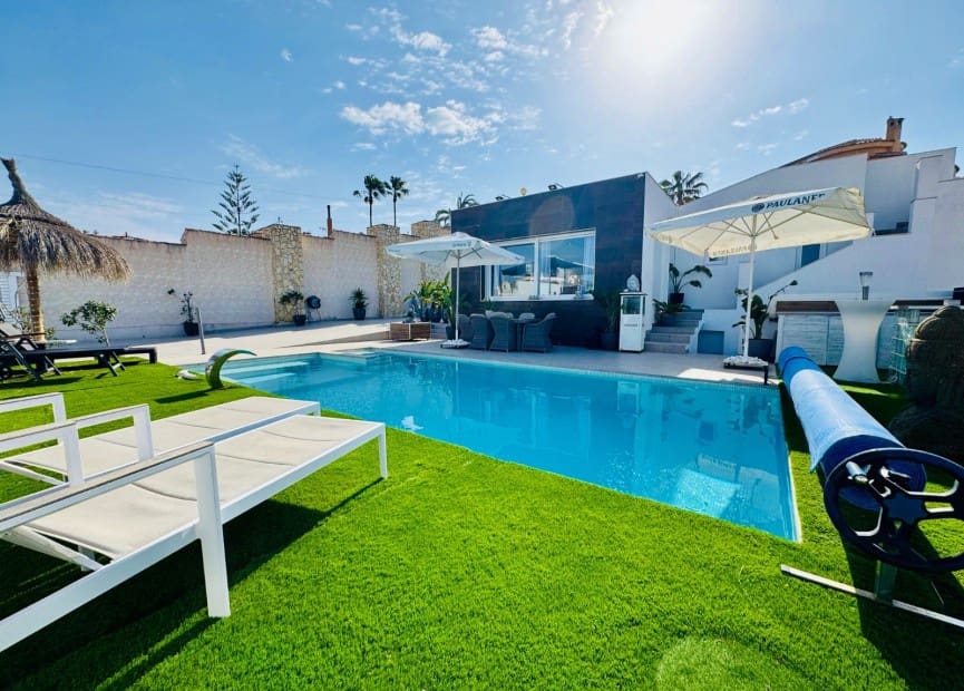 6 bedroom Villa for sale in Ciudad Quesada with pool - € 625,000 (Ref: 8828128)