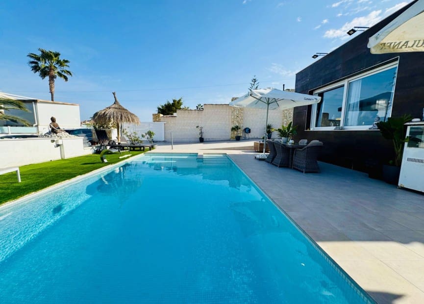 6 bedroom Villa for sale in Ciudad Quesada with pool - € 625,000 (Ref: 8828128)