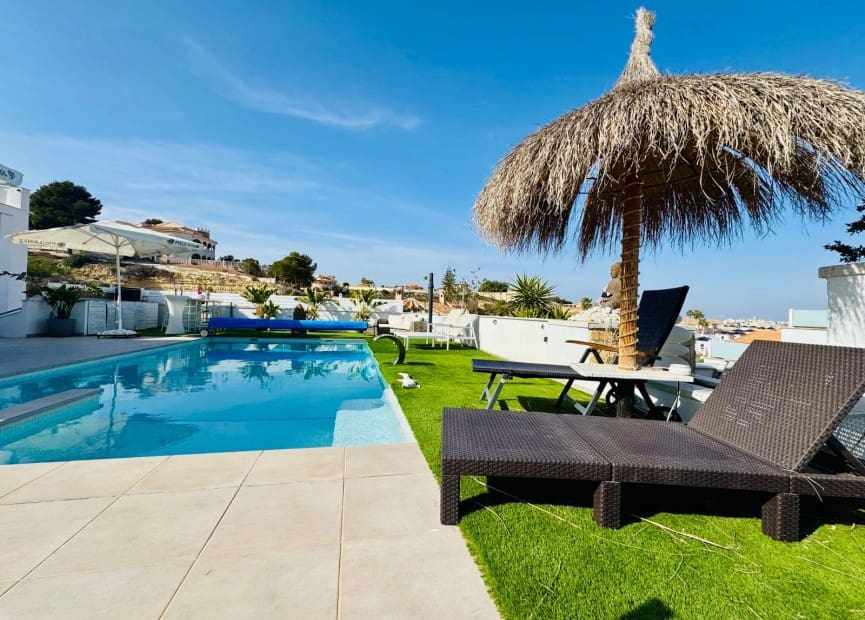 6 bedroom Villa for sale in Ciudad Quesada with pool - € 625,000 (Ref: 8828128)