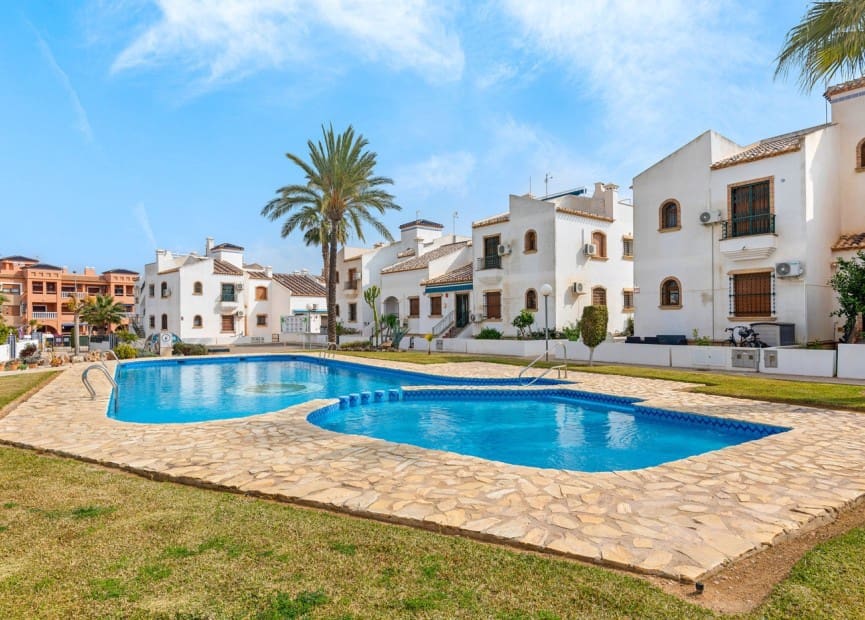 2 soveværelse Penthouse til salg i Orihuela Costa med swimmingpool garage - € 339.000 (Ref: 9006534)