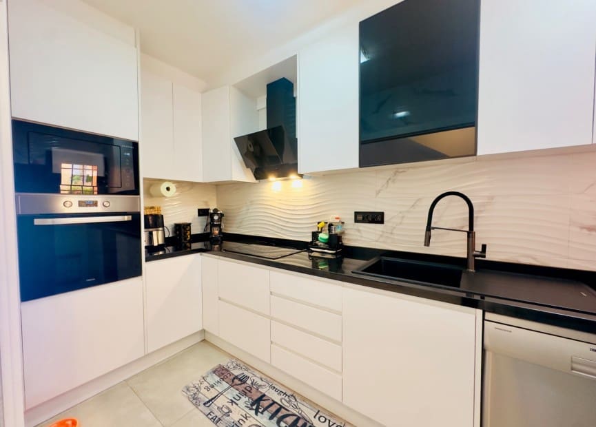 3 bedroom Townhouse for sale in Algorfa with pool - € 195,000 (Ref: 9013250)