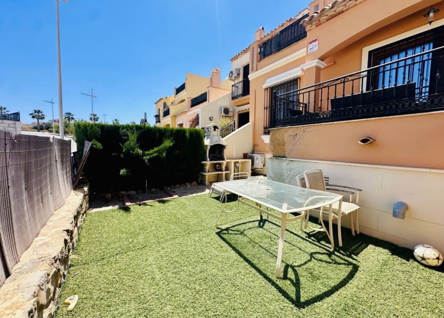 3 bedroom Townhouse for sale in Algorfa with pool - € 195,000 (Ref: 9013250)