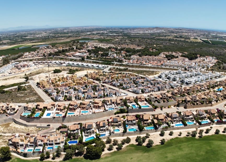 3 bedroom Townhouse for sale in Algorfa with pool - € 195,000 (Ref: 9013250)