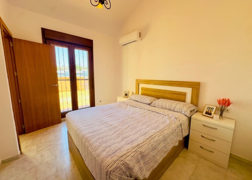 3 bedroom Townhouse for sale in Algorfa with pool - € 195,000 (Ref: 9013250)