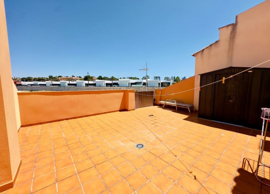 3 bedroom Townhouse for sale in Algorfa with pool - € 195,000 (Ref: 9013250)