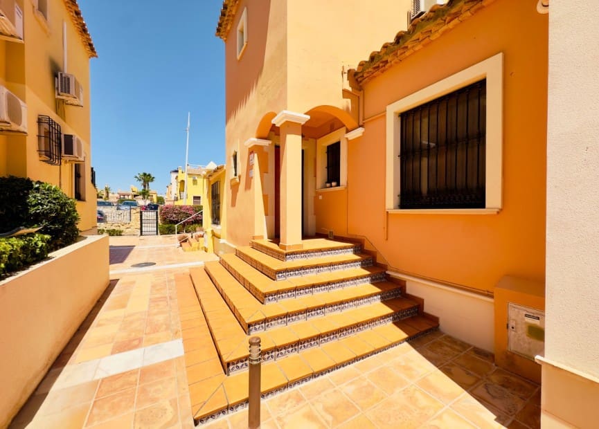 3 bedroom Townhouse for sale in Algorfa with pool - € 195,000 (Ref: 9013250)