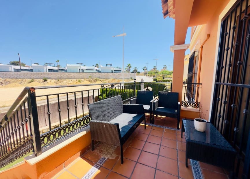 3 bedroom Townhouse for sale in Algorfa with pool - € 195,000 (Ref: 9013250)