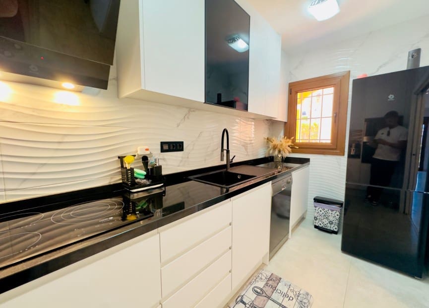 3 bedroom Townhouse for sale in Algorfa with pool - € 195,000 (Ref: 9013250)