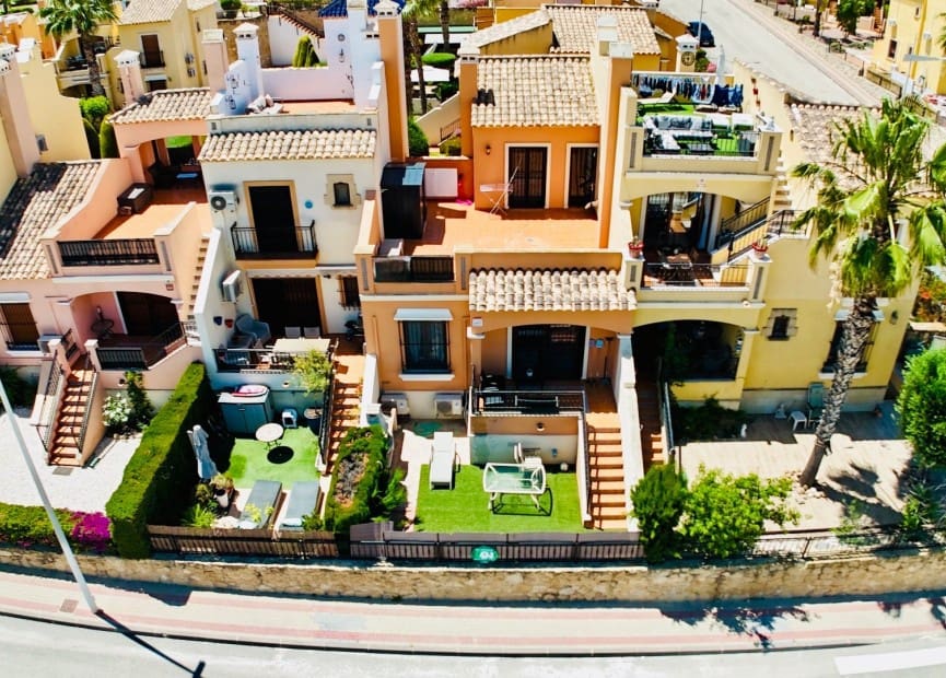 3 bedroom Townhouse for sale in Algorfa with pool - € 195,000 (Ref: 9013250)