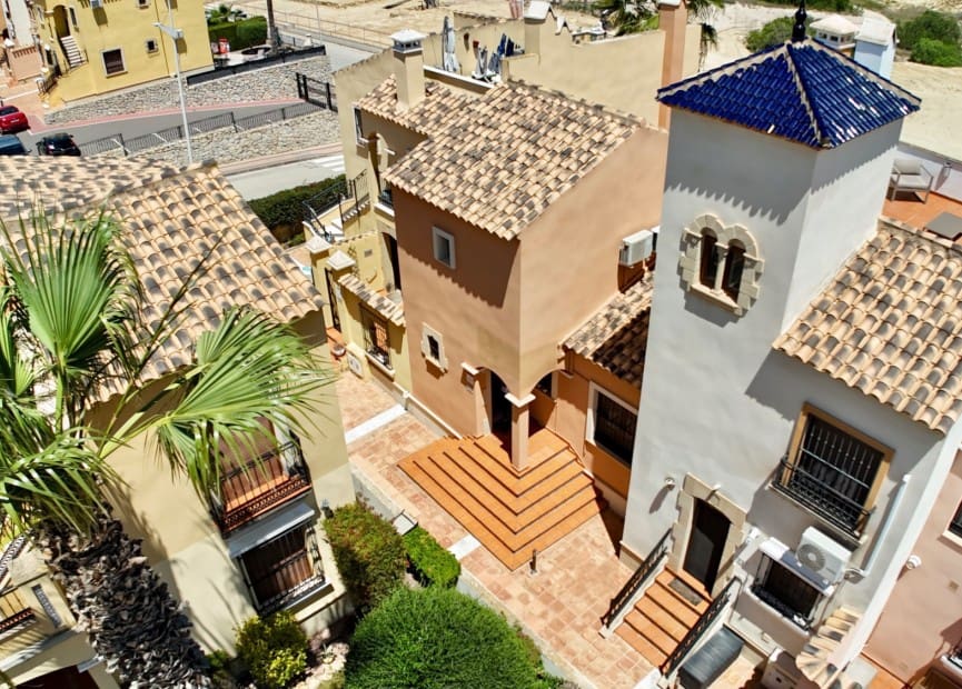 3 bedroom Townhouse for sale in Algorfa with pool - € 195,000 (Ref: 9013250)