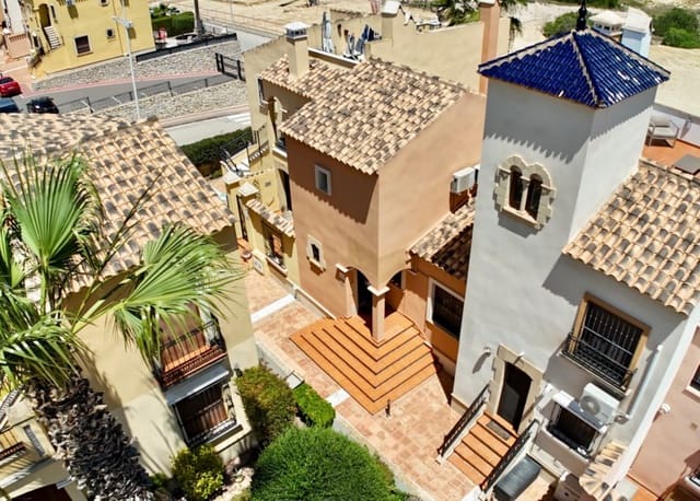 3 bedroom Townhouse for sale in Algorfa with pool - € 195,000 (Ref: 9013250)