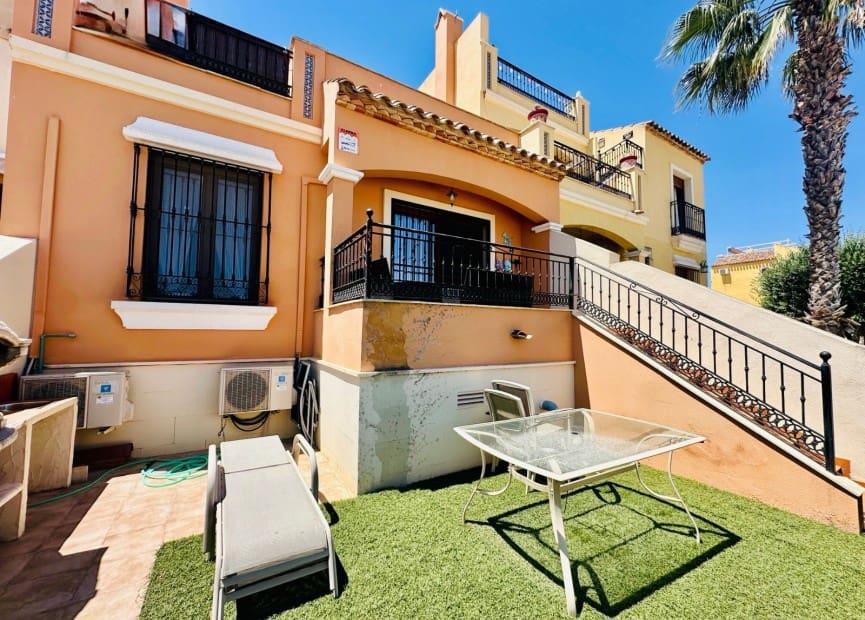 3 bedroom Townhouse for sale in Algorfa with pool - € 195,000 (Ref: 9013250)
