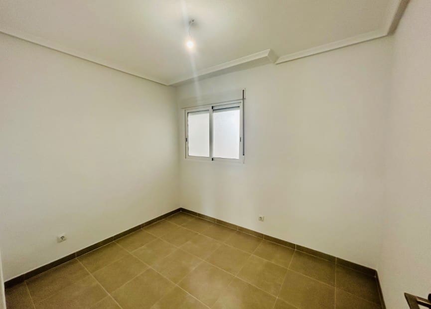 4 soveværelse Lejlighed til salg i Daya Nueva - € 129.000 (Ref: 9084269)