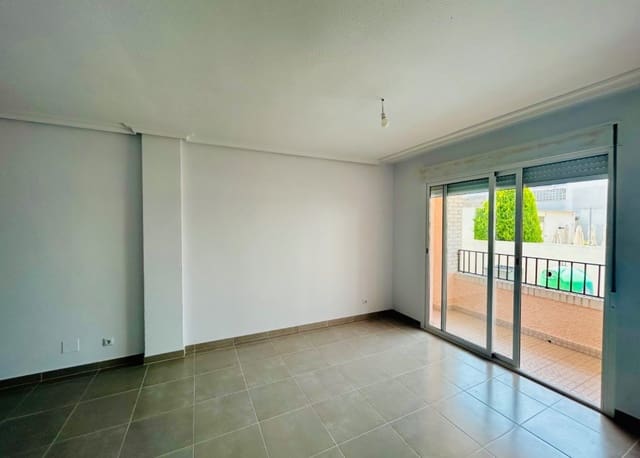 4 slaapkamer Appartement te koop in Daya Nueva - € 129.000 (Ref: 9084269)