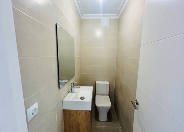 4 slaapkamer Appartement te koop in Daya Nueva - € 129.000 (Ref: 9084269)