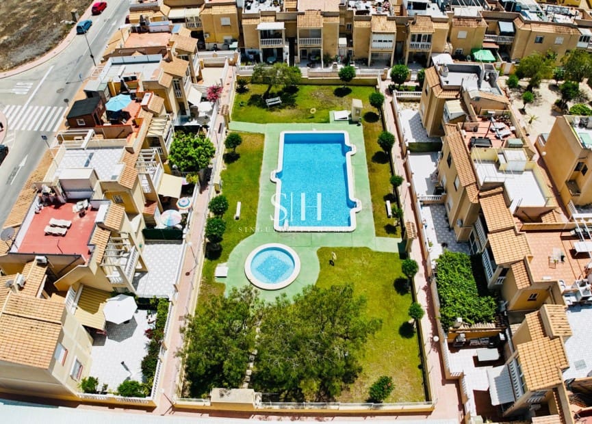 2 slaapkamer Appartement te koop in Aguas Nuevas met zwembad - € 149.500 (Ref: 9097454)