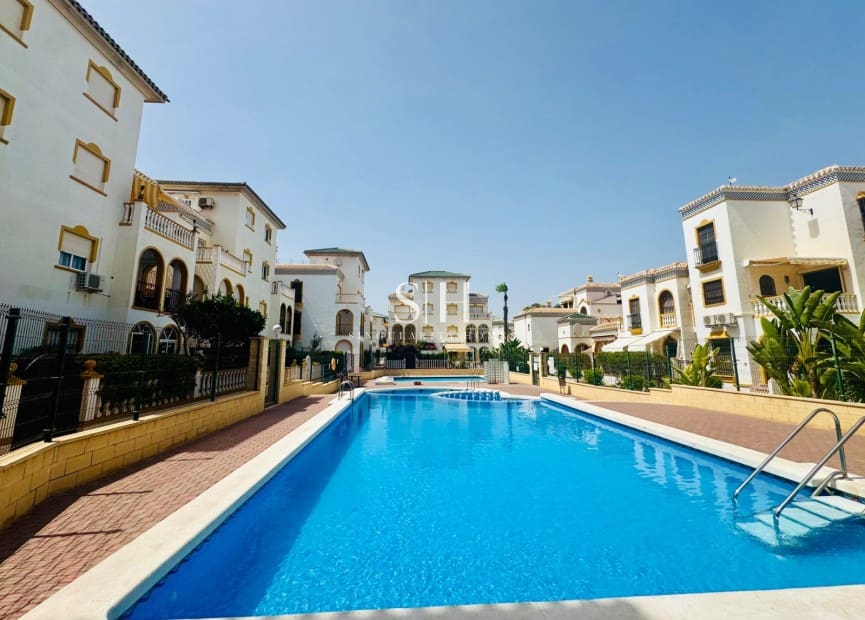 3 makuuhuone Huoneisto myytävänä paikassa La Mata mukana uima-altaan - 269 000 € (Ref: 9121461)