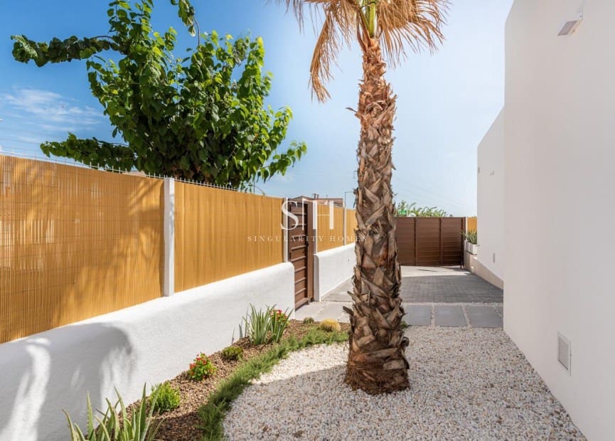 3 sypialnia Willa na sprzedaż w Los Alcazares z basenem - 499 900 € (Ref: 9126211)