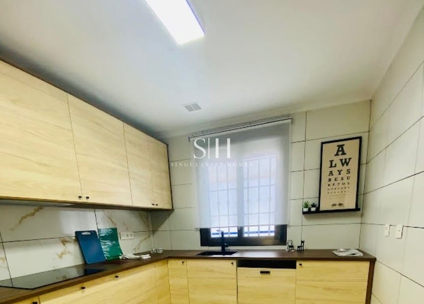 3 soveværelse Byhus til salg i San Miguel de Salinas med swimmingpool garage - € 229.900 (Ref: 9142344)