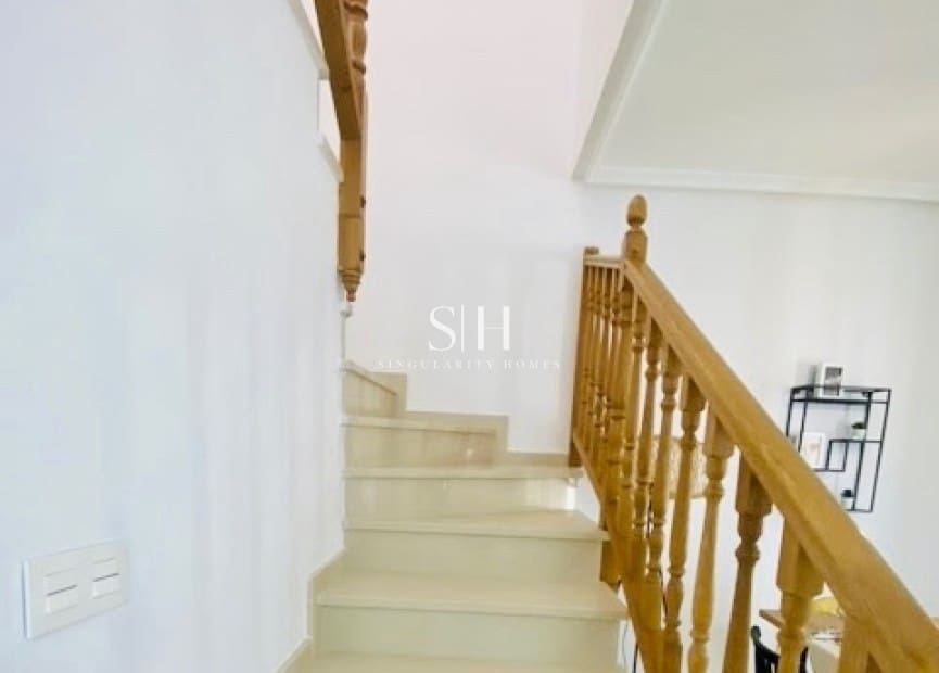 3 soveværelse Byhus til salg i San Miguel de Salinas med swimmingpool garage - € 229.900 (Ref: 9142344)