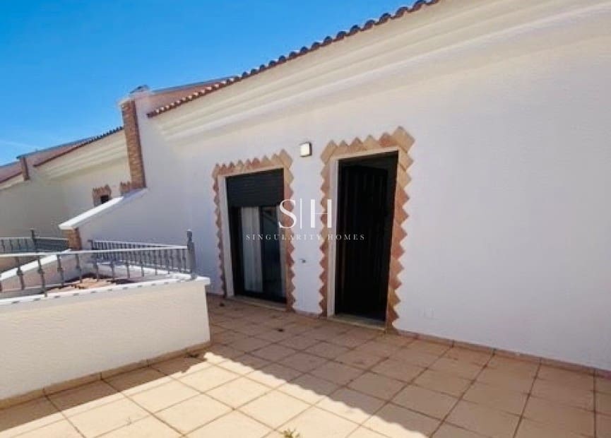 3 soveværelse Byhus til salg i San Miguel de Salinas med swimmingpool garage - € 229.900 (Ref: 9142344)