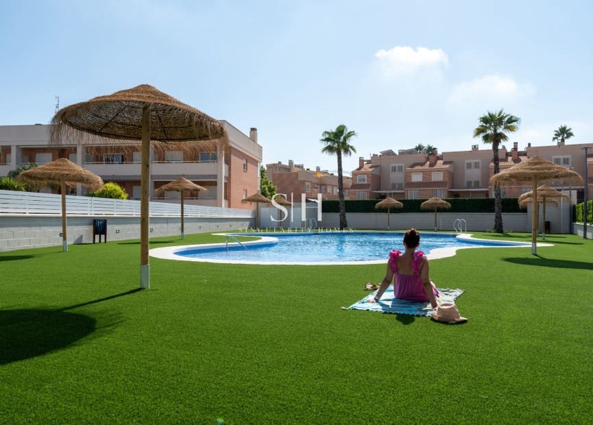 3 soveværelse Bungalow til salg i Gran Alacant med swimmingpool - € 395.000 (Ref: 9144604)