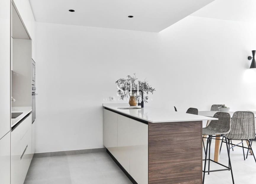 2 soveværelse Bungalow til salg i Torrevieja med swimmingpool - € 360.000 (Ref: 9144707)