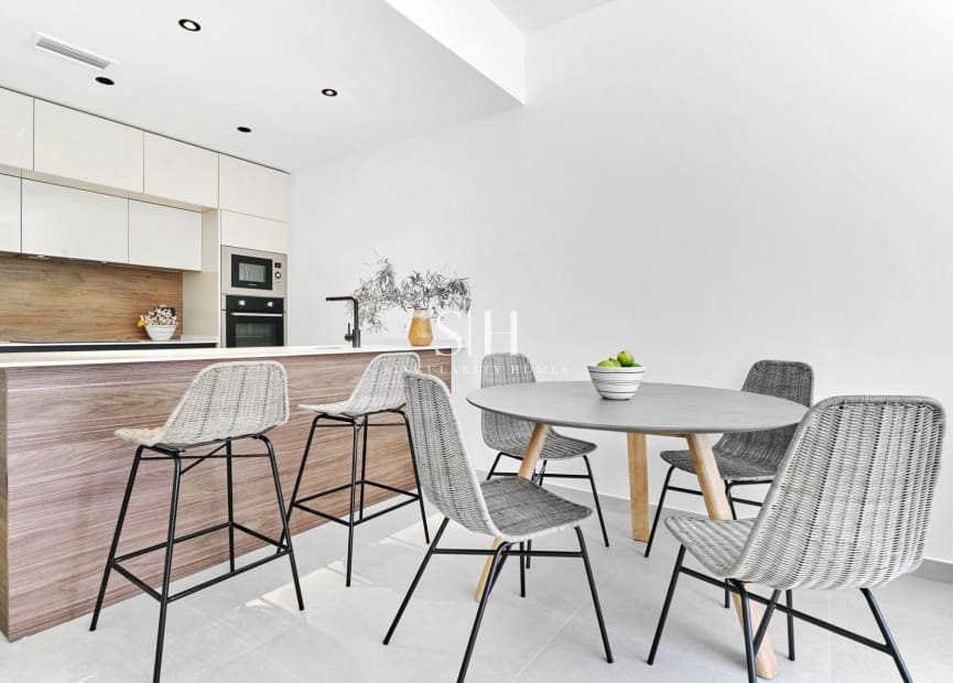 2 soveværelse Bungalow til salg i Torrevieja med swimmingpool - € 360.000 (Ref: 9144707)