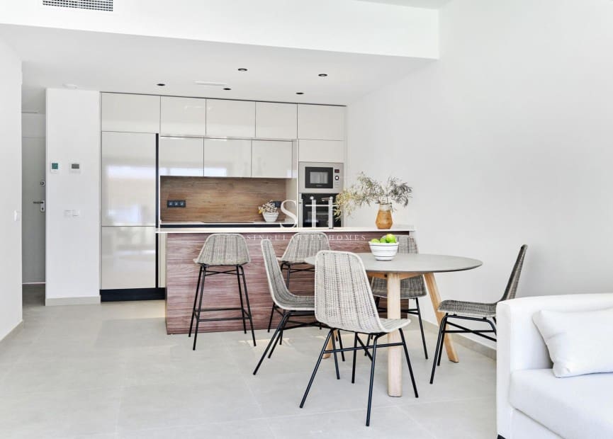 2 soveværelse Bungalow til salg i Torrevieja med swimmingpool - € 360.000 (Ref: 9144707)