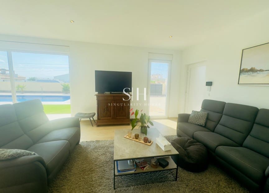 4 slaapkamer Villa te koop in Torrevieja met zwembad garage - € 780.000 (Ref: 9148048)