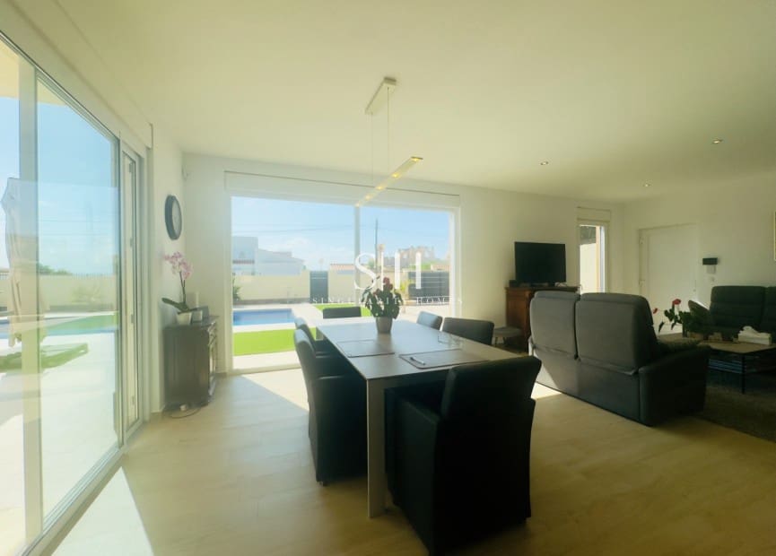 4 slaapkamer Villa te koop in Torrevieja met zwembad garage - € 780.000 (Ref: 9148048)