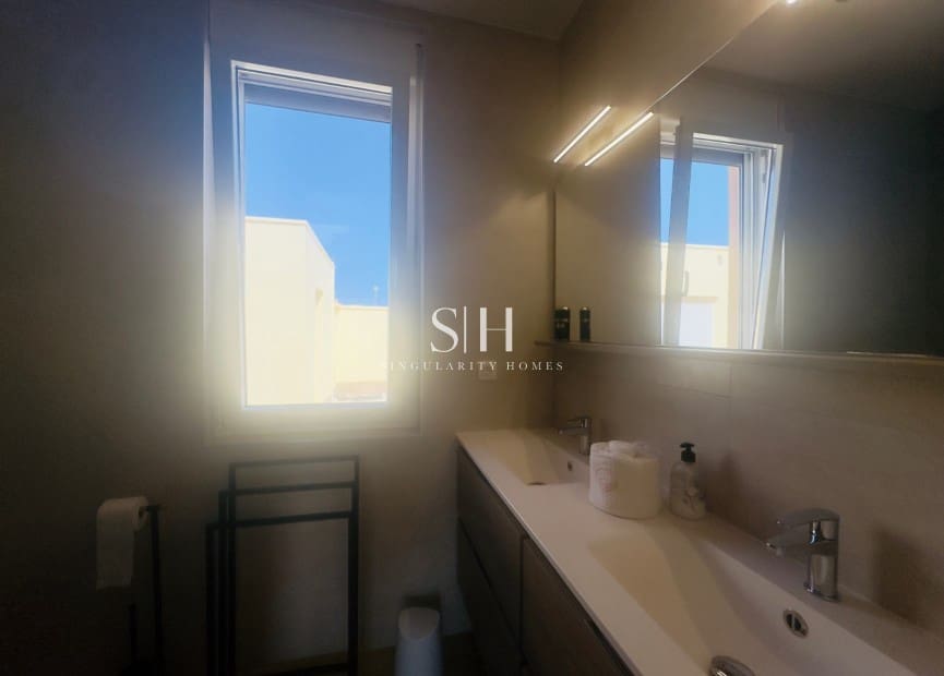 4 slaapkamer Villa te koop in Torrevieja met zwembad garage - € 780.000 (Ref: 9148048)