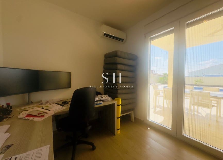 4 slaapkamer Villa te koop in Torrevieja met zwembad garage - € 780.000 (Ref: 9148048)