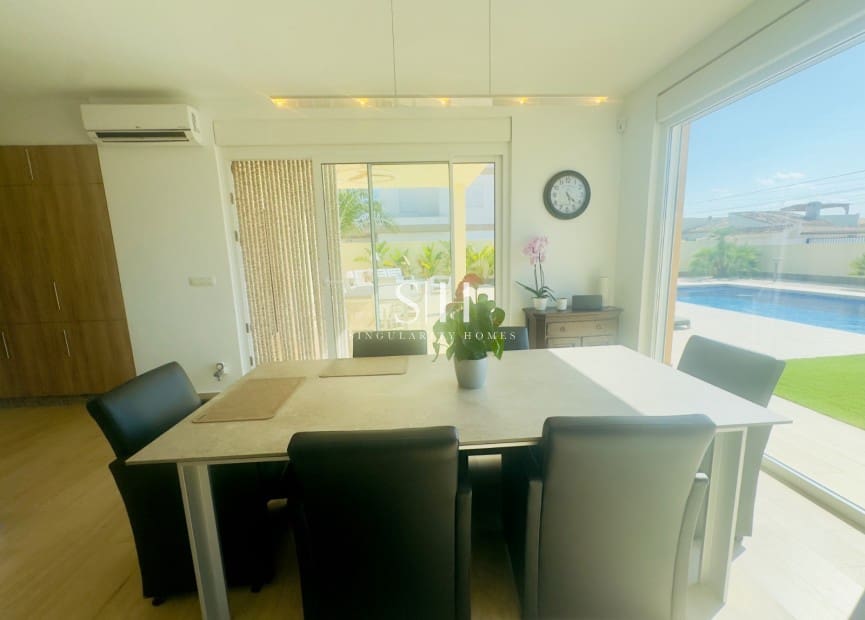 4 slaapkamer Villa te koop in Torrevieja met zwembad garage - € 780.000 (Ref: 9148048)