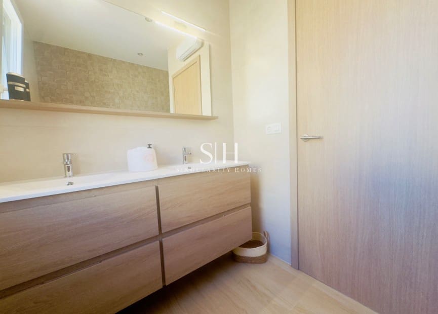 4 slaapkamer Villa te koop in Torrevieja met zwembad garage - € 780.000 (Ref: 9148048)