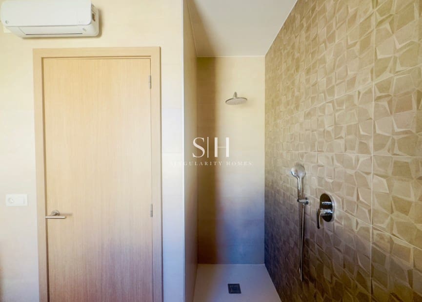 4 slaapkamer Villa te koop in Torrevieja met zwembad garage - € 780.000 (Ref: 9148048)