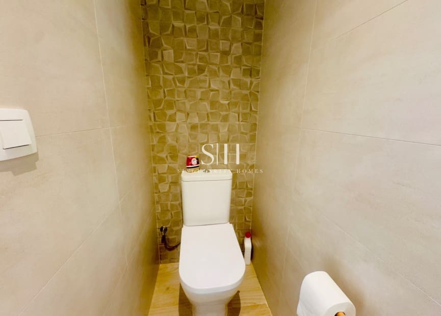 4 slaapkamer Villa te koop in Torrevieja met zwembad garage - € 780.000 (Ref: 9148048)