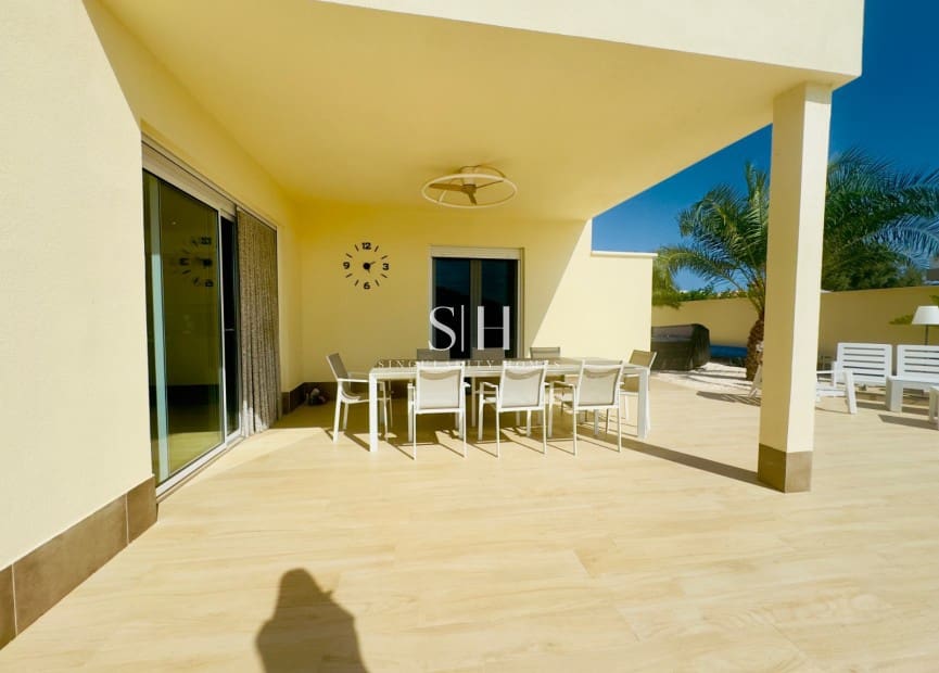 4 slaapkamer Villa te koop in Torrevieja met zwembad garage - € 780.000 (Ref: 9148048)